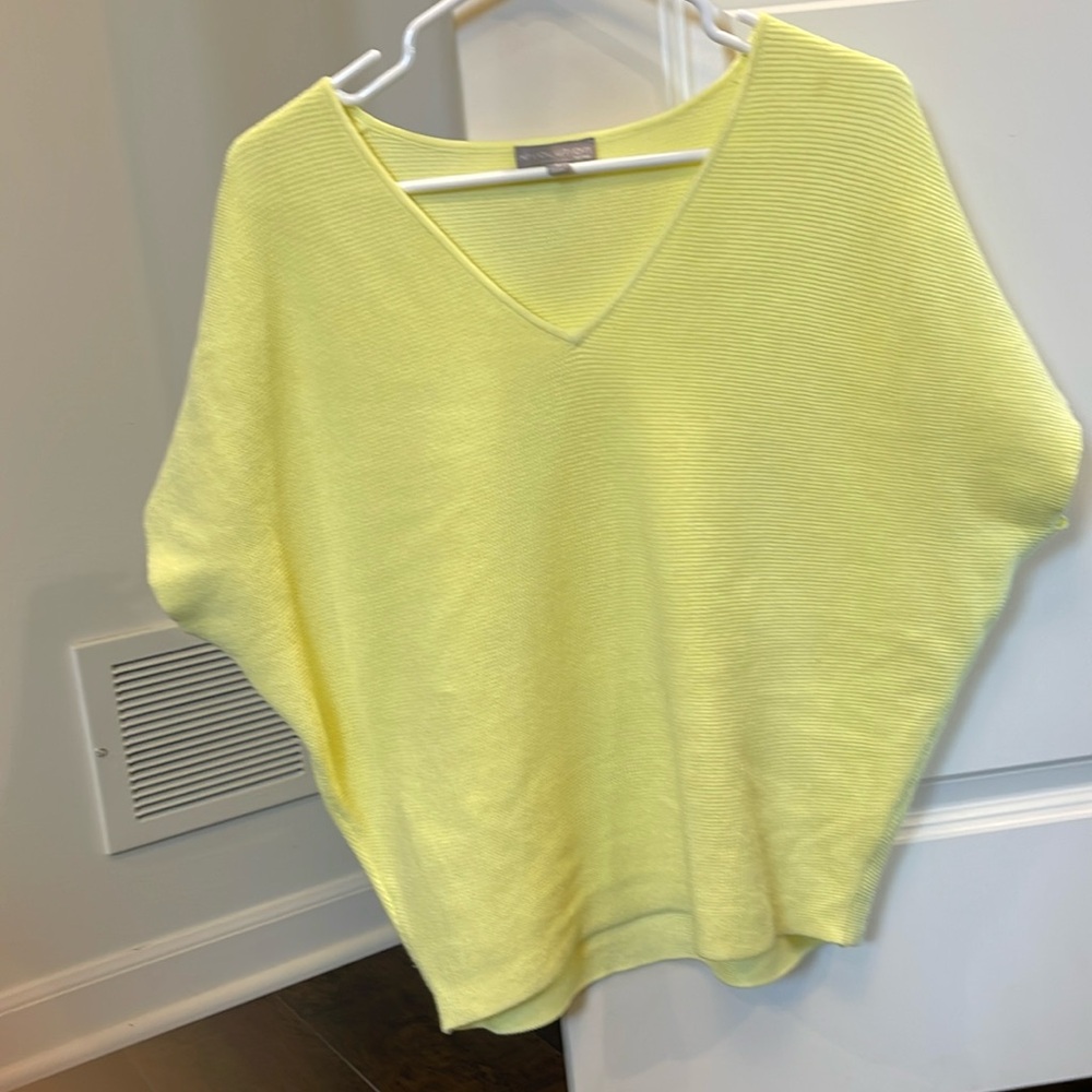 Evolution size small yellow v neck with texture fabric